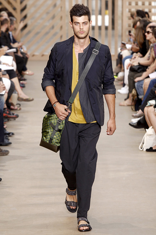 Louis Vuitton / - 2011